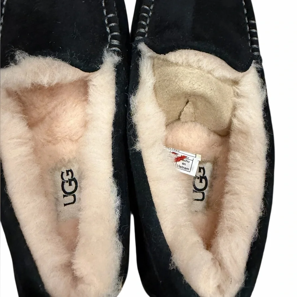 New UGG Ansley Black Suede Shearling‎ Moccasin Slippers Women’s 5 w/ Box
